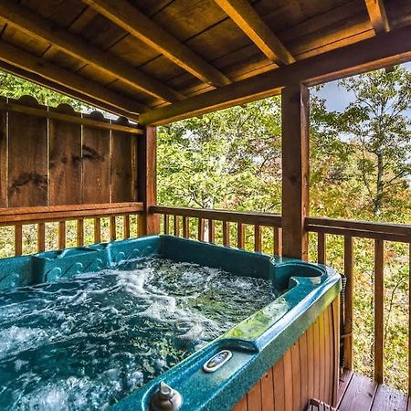 View! Cozy, Private, Fireplace, Hot Tub Log Cabin, Honeymoon! Sevierville Εξωτερικό φωτογραφία
