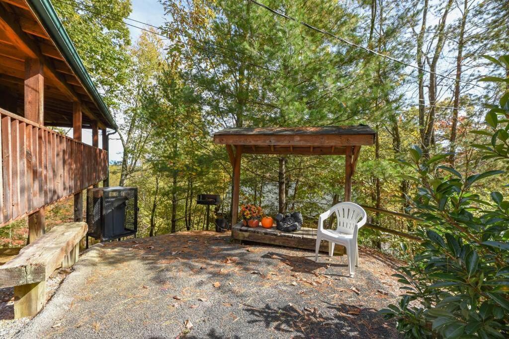 View! Cozy, Private, Fireplace, Hot Tub Log Cabin, Honeymoon! Sevierville Εξωτερικό φωτογραφία