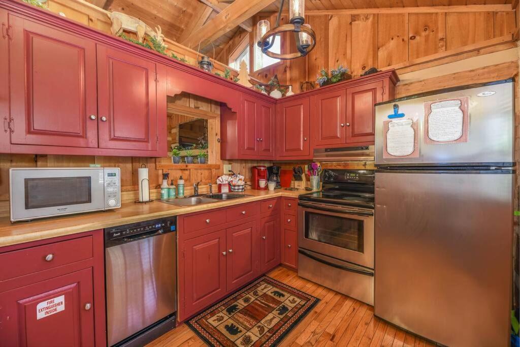 View! Cozy, Private, Fireplace, Hot Tub Log Cabin, Honeymoon! Sevierville Εξωτερικό φωτογραφία