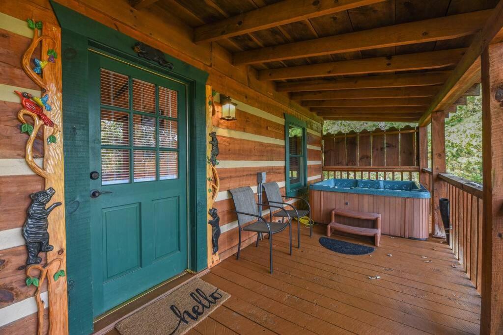 View! Cozy, Private, Fireplace, Hot Tub Log Cabin, Honeymoon! Sevierville Εξωτερικό φωτογραφία