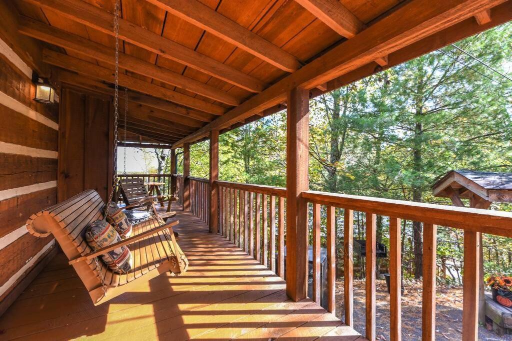 View! Cozy, Private, Fireplace, Hot Tub Log Cabin, Honeymoon! Sevierville Εξωτερικό φωτογραφία
