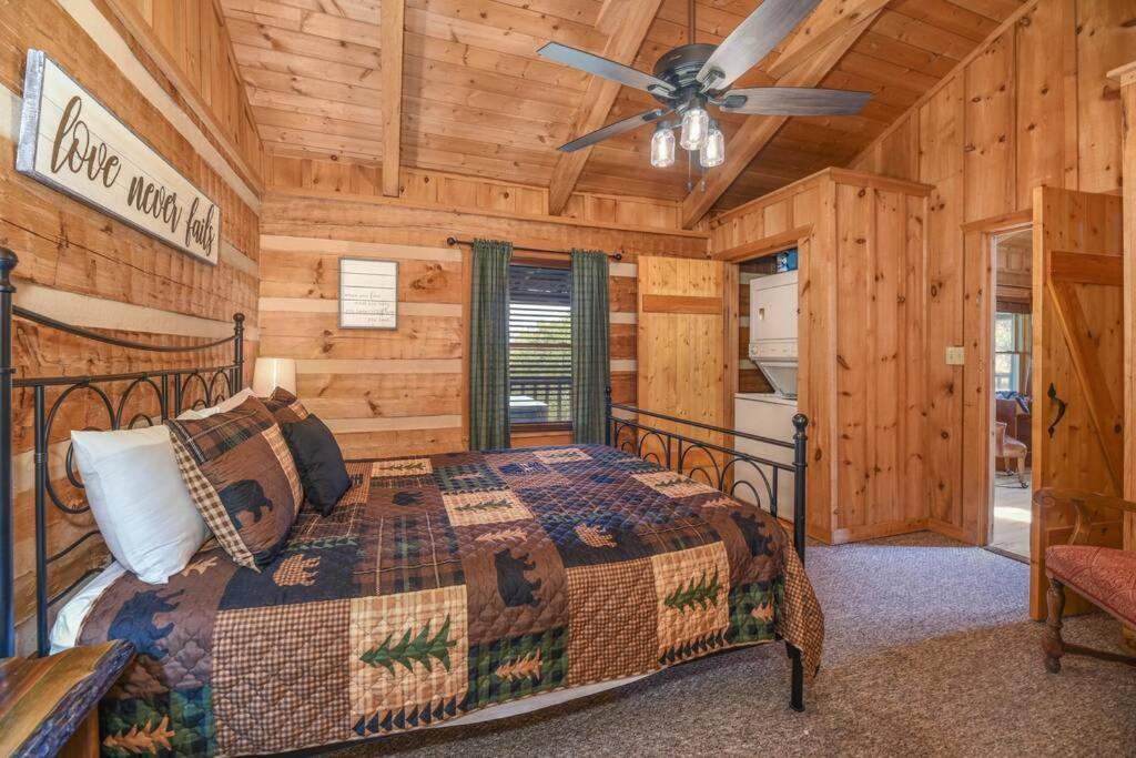 View! Cozy, Private, Fireplace, Hot Tub Log Cabin, Honeymoon! Sevierville Εξωτερικό φωτογραφία