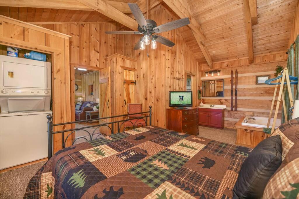View! Cozy, Private, Fireplace, Hot Tub Log Cabin, Honeymoon! Sevierville Εξωτερικό φωτογραφία
