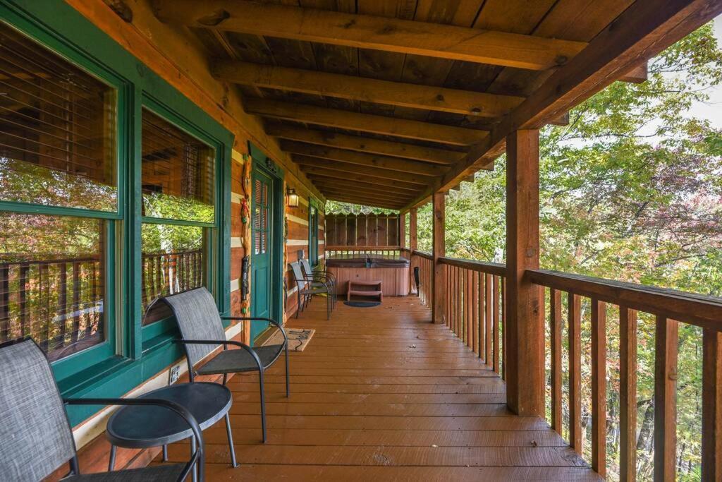 View! Cozy, Private, Fireplace, Hot Tub Log Cabin, Honeymoon! Sevierville Εξωτερικό φωτογραφία