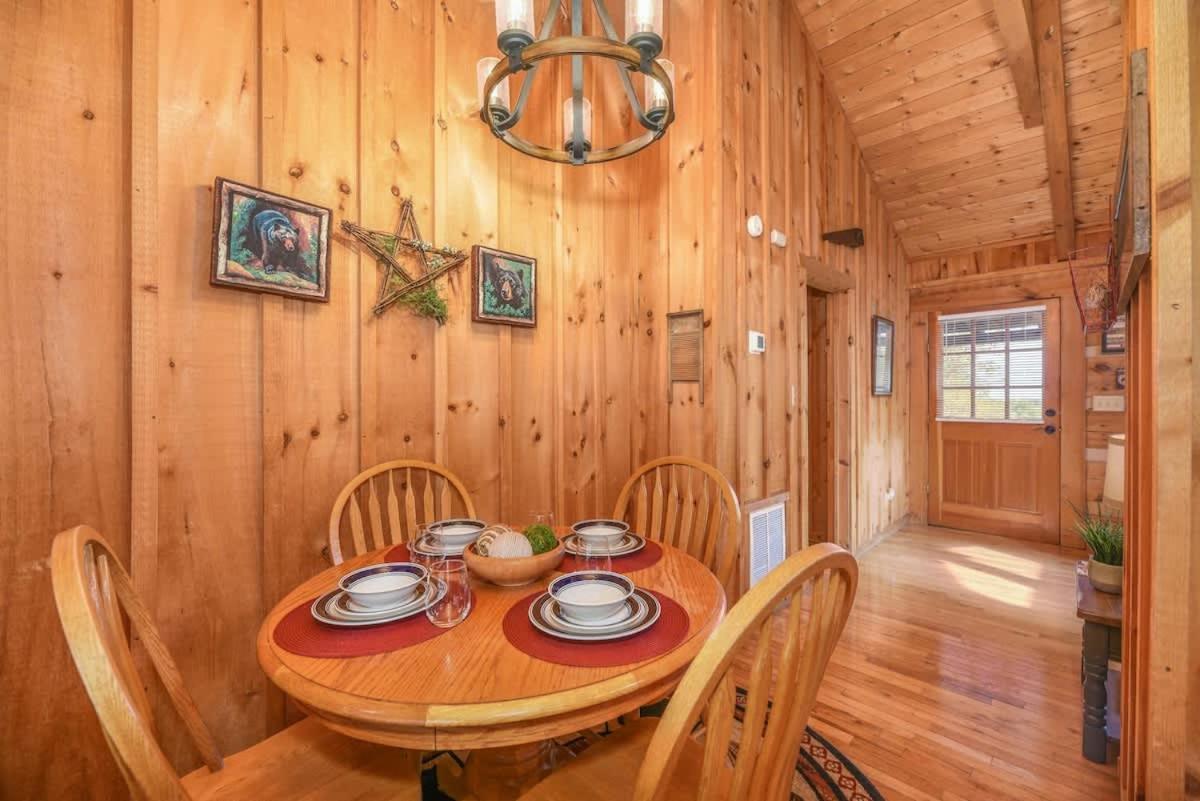 View! Cozy, Private, Fireplace, Hot Tub Log Cabin, Honeymoon! Sevierville Εξωτερικό φωτογραφία