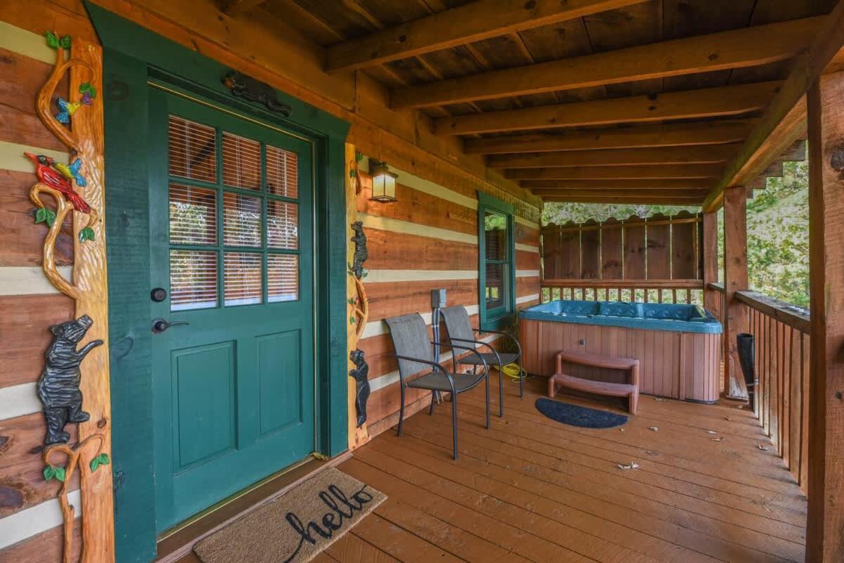 View! Cozy, Private, Fireplace, Hot Tub Log Cabin, Honeymoon! Sevierville Εξωτερικό φωτογραφία