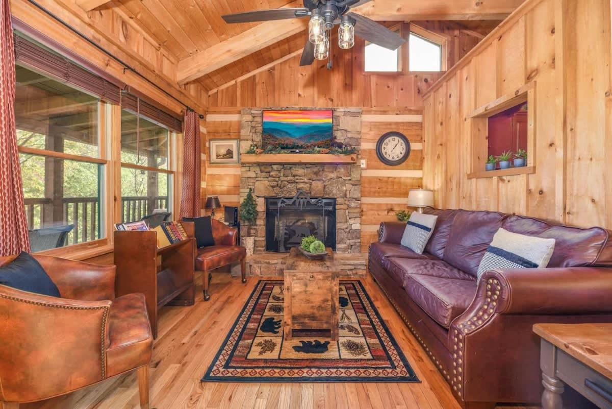 View! Cozy, Private, Fireplace, Hot Tub Log Cabin, Honeymoon! Sevierville Εξωτερικό φωτογραφία