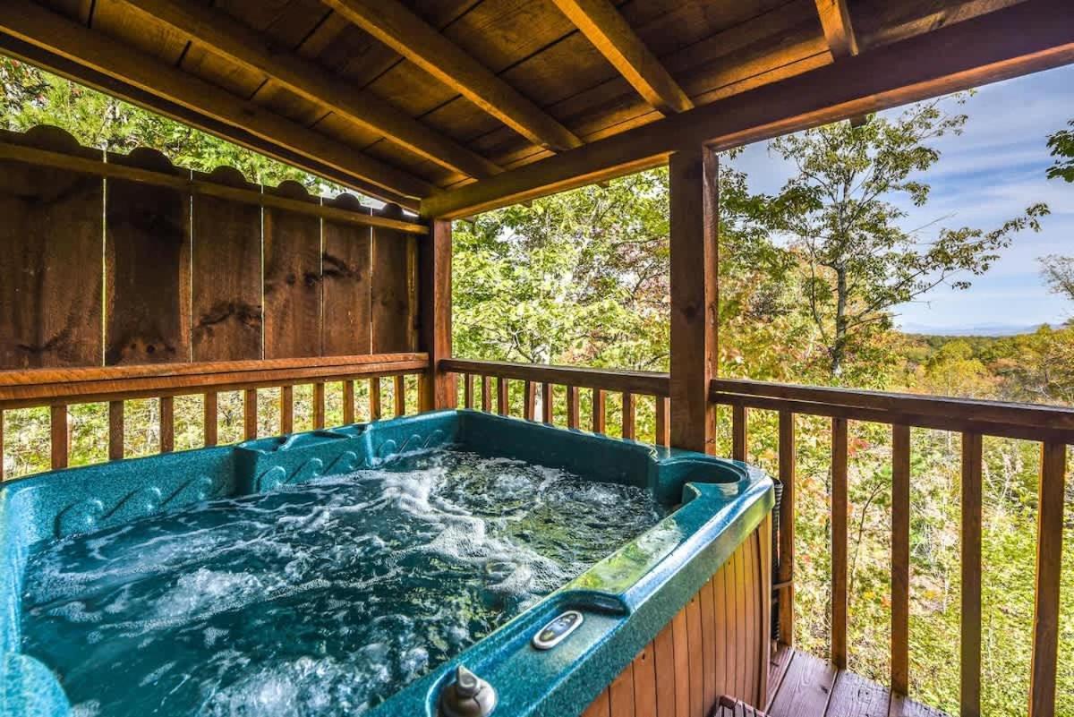 View! Cozy, Private, Fireplace, Hot Tub Log Cabin, Honeymoon! Sevierville Εξωτερικό φωτογραφία