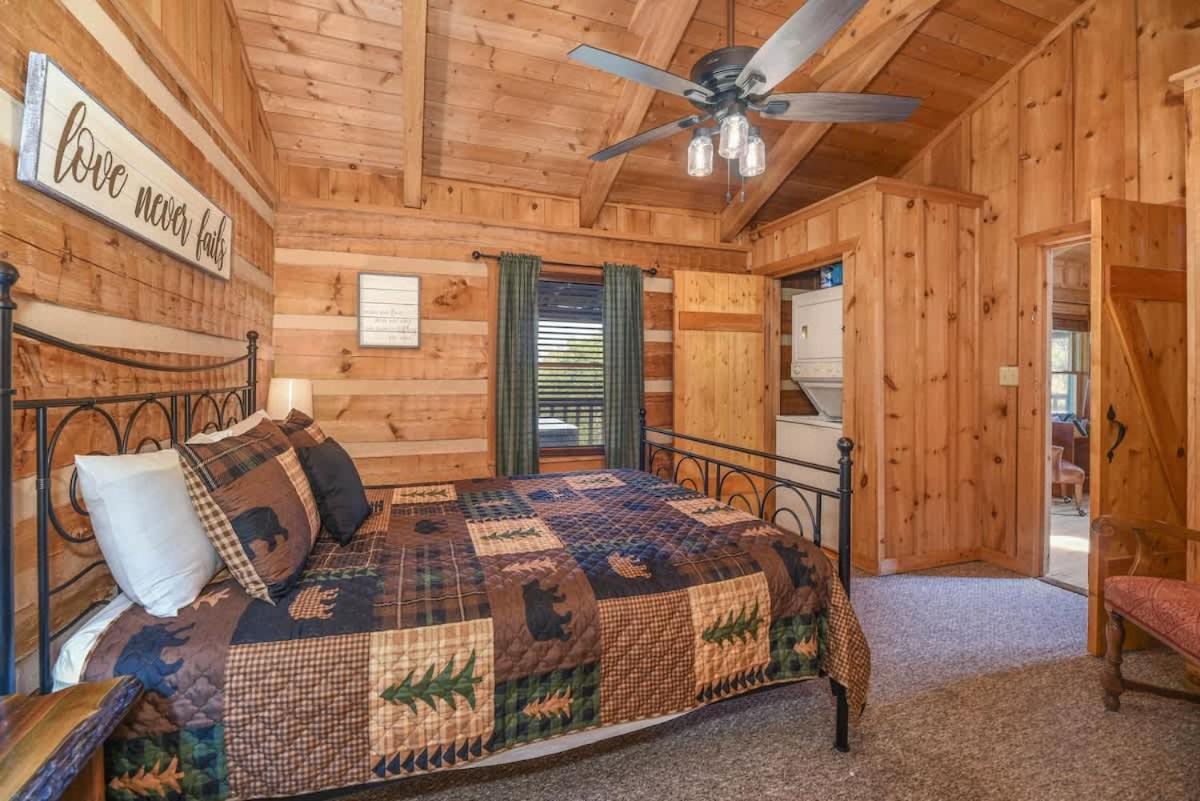View! Cozy, Private, Fireplace, Hot Tub Log Cabin, Honeymoon! Sevierville Εξωτερικό φωτογραφία